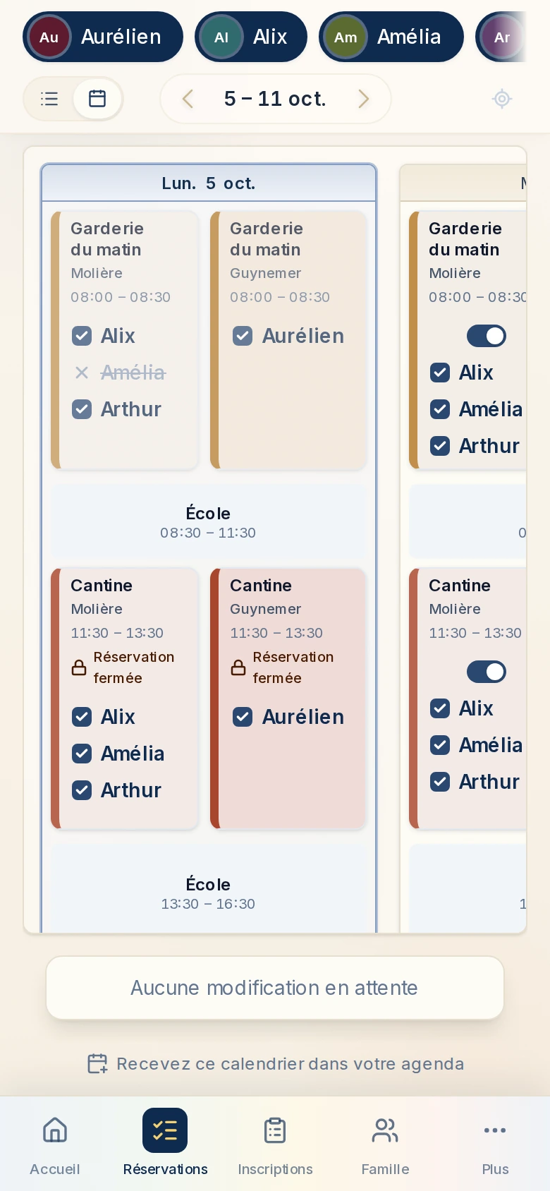 Calendrier de l’Espace Famille : réservations du mois, une couleur par enfant