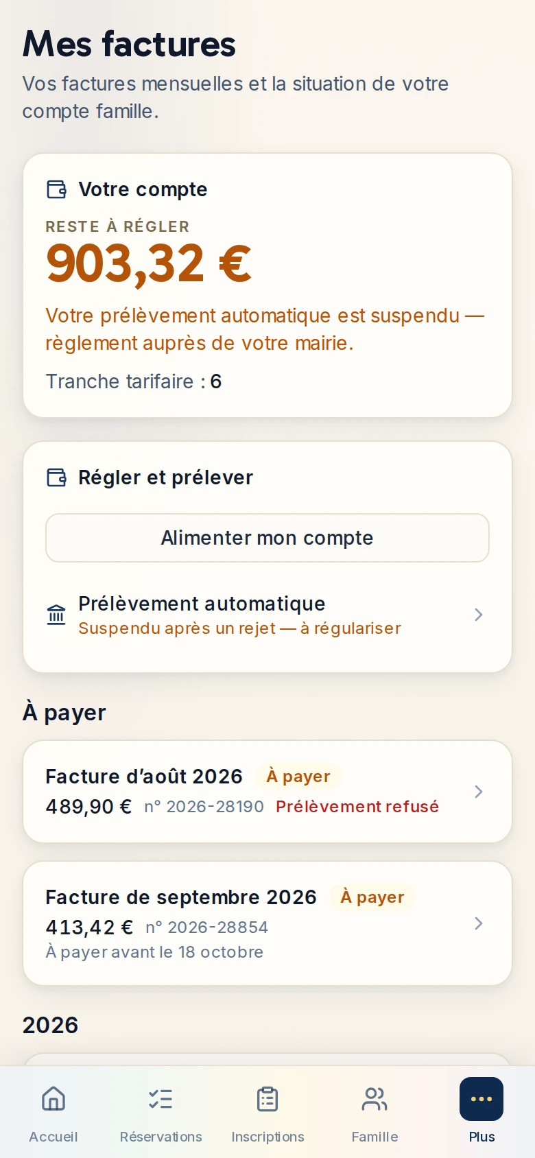 Page Factures de l’Espace Famille : factures mensuelles du foyer avec statut et montant